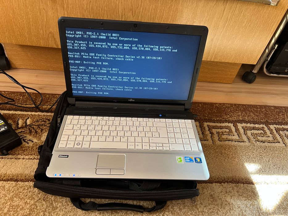 Лаптоп Fujitsu с добър външен вид