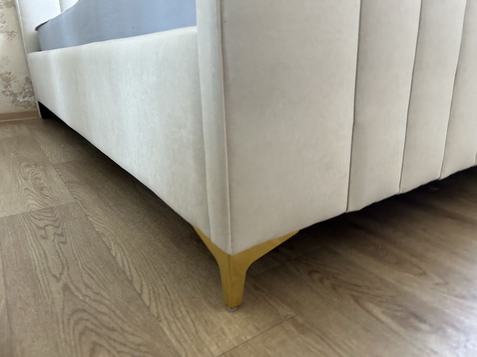 Двухспальная кровать