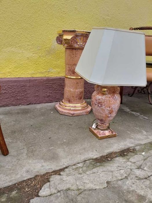 Veioza cu pedestal din portelan