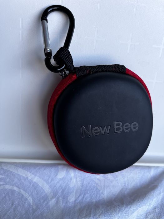 Bluetooth слушалка и стойла за кола