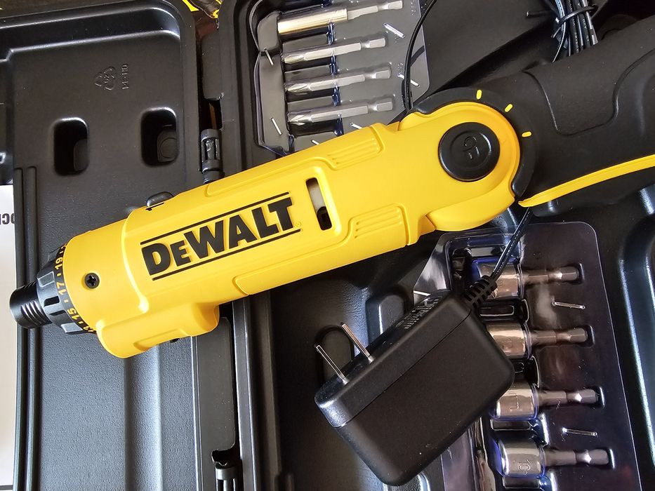 Отвертка, шуруповерт DeWALT