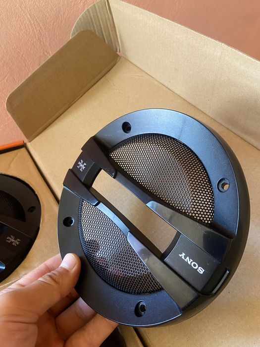 Динамики на авто Sony