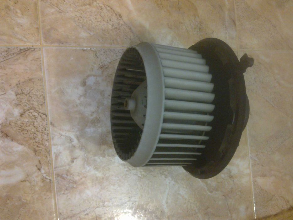 Продават се остатъчни части от различни коли