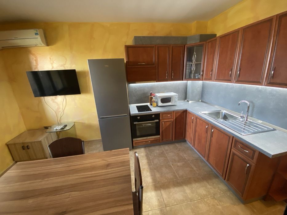 Тристаен под наем Ален мак с паркомясто