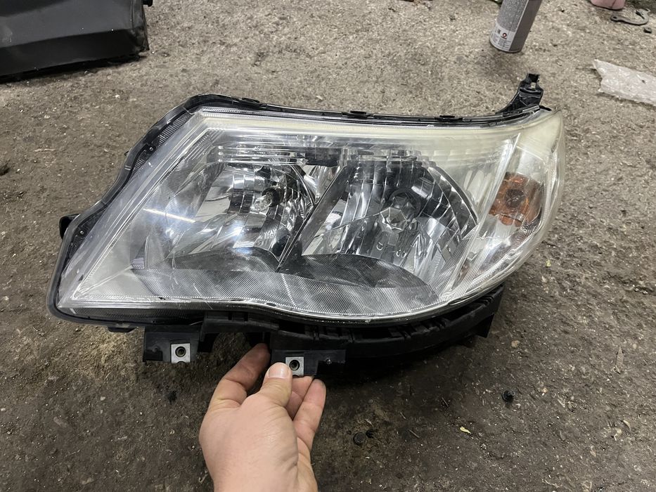 2 броя ляв фар Subaru Forester 3
