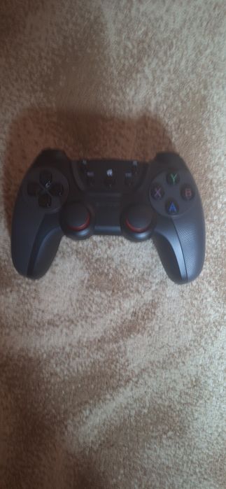 Consola de jocuri cu doua controlare