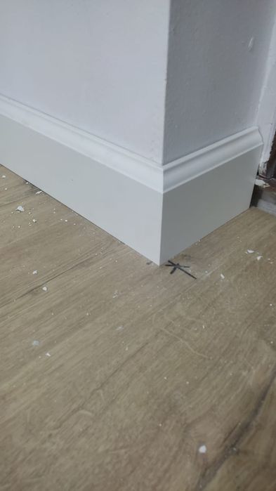 Установка плинтусов