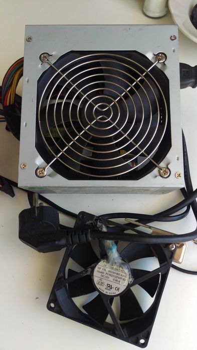 Захранващо и Заредно за кола устройство 12 V