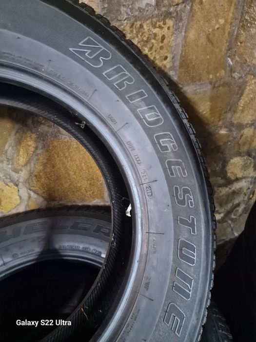 255 70 18 Bridgestone 4бр Замъка Ямцол