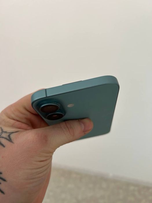 Айфон 16 продам срочно