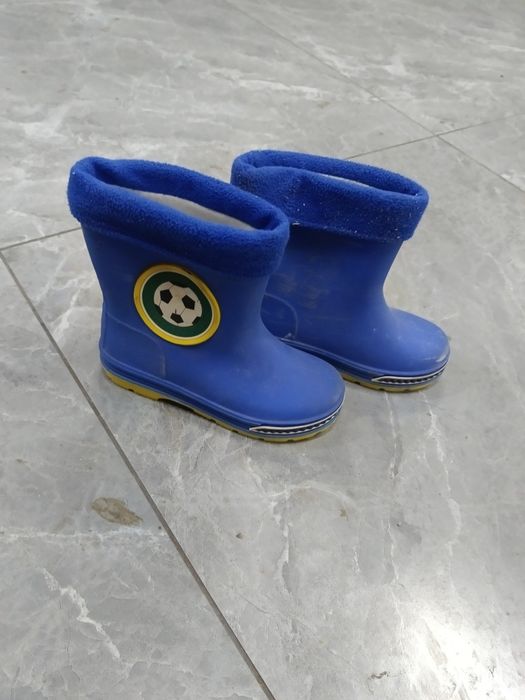 Продам резиновые сапоги