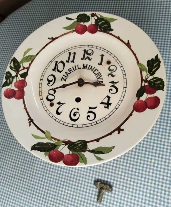 Ceas vechi de colecție, cu reclama, Ziarul Minerva, perioada Regalista