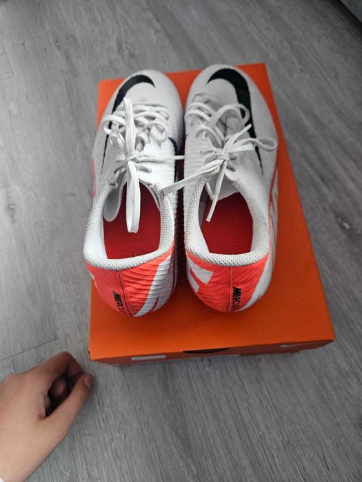 футболни бутонки