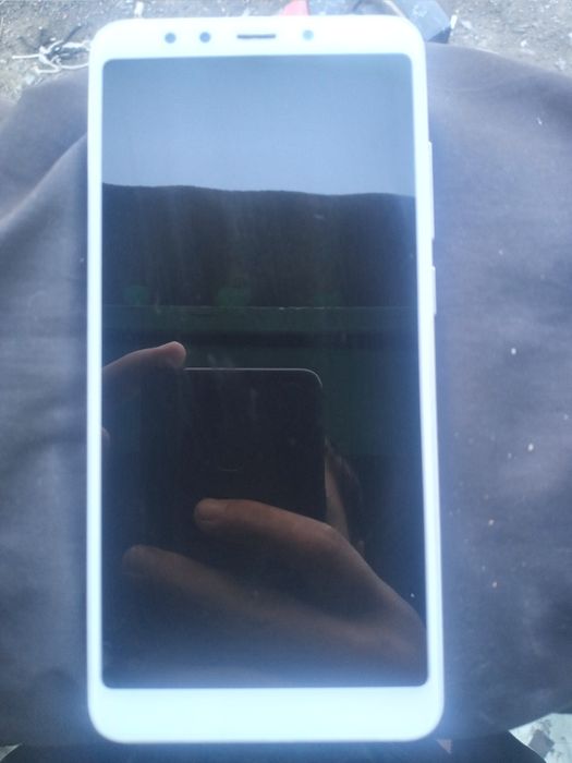 Телефон хороший не разбитый разрезается медленно 16гигов  лазутина 122