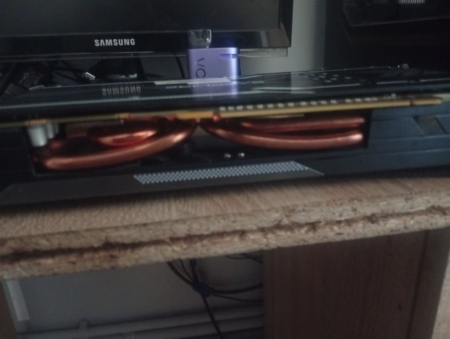 Vând placa video SAPPHIRE Nitro R9 380