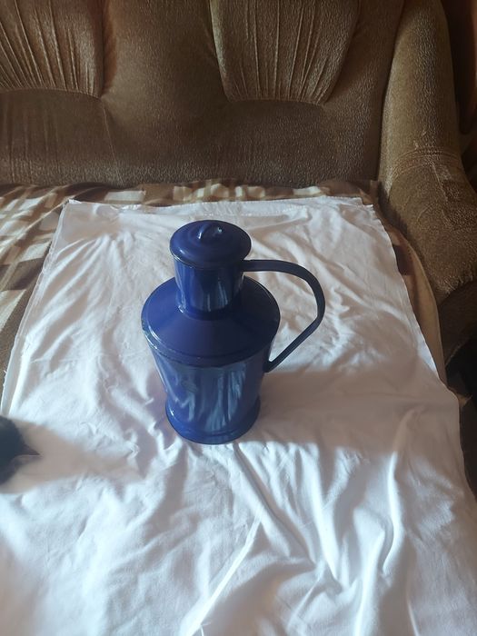 Carafa veche din tabla