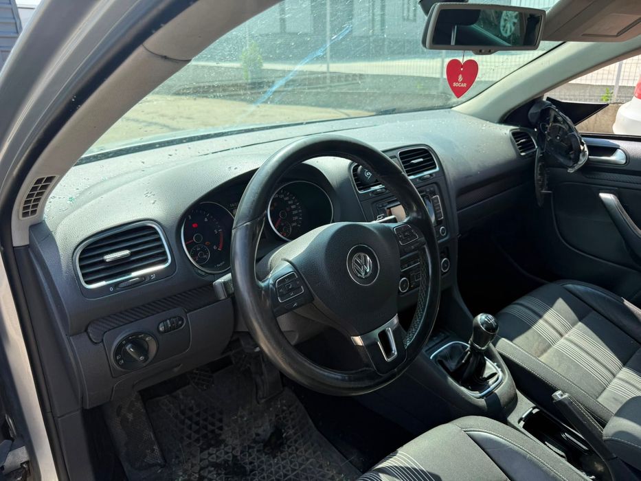 Dezmembrez Vw golf 6 2011 break 1.6 tdi CAY argintie LA7W volan stanga