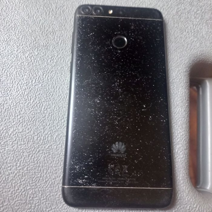 Продавам телефон Huawei FIG - LX1