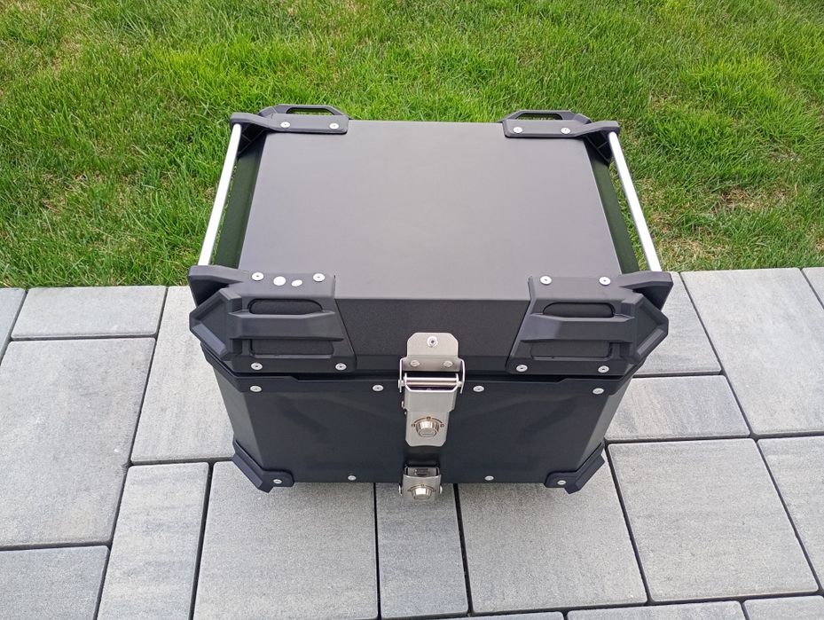 Vând topcase aluminiu ,cutie motocicleta ,portbagaj moto.