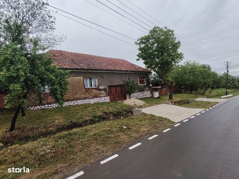 Casă de vânzare cu 3 camere în localitatea Cuied cu 2880 mp