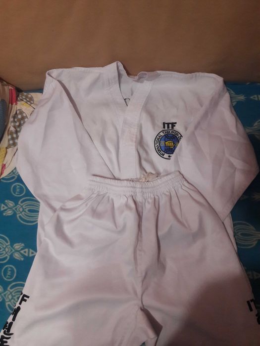Продам детский костюм для тхэквондо