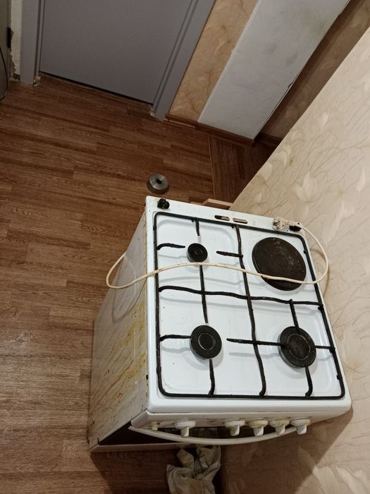 Продам газовую плиту