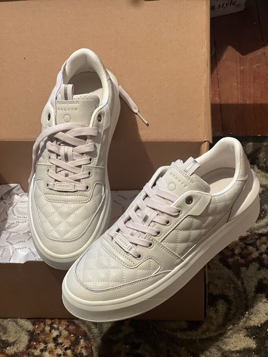 Обувки нови /цвят беж)