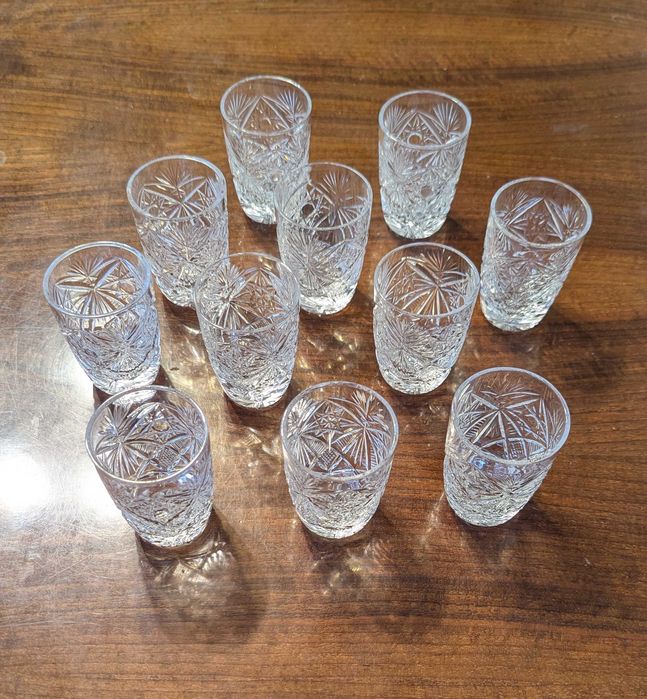Хрустальные рюмки 11 шт.