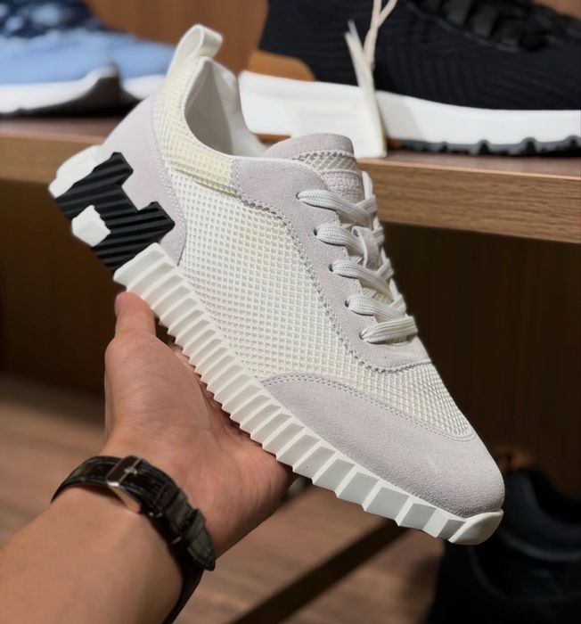 Hermes есть белый синий