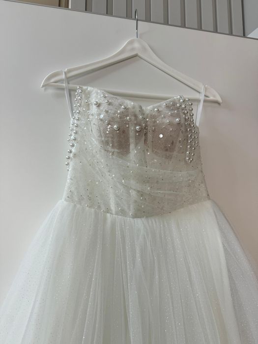 Продам два шикарных свадебных платья.