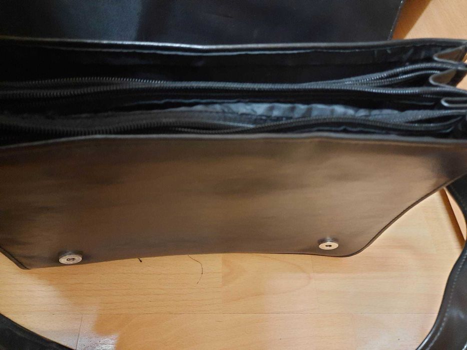 Удобна и практична консултантска кожена черна чанта Alamode