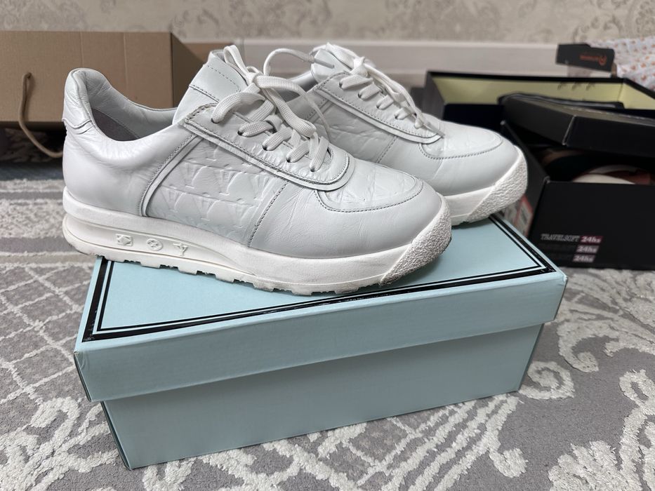 Кроссовки от фирмы ilvi