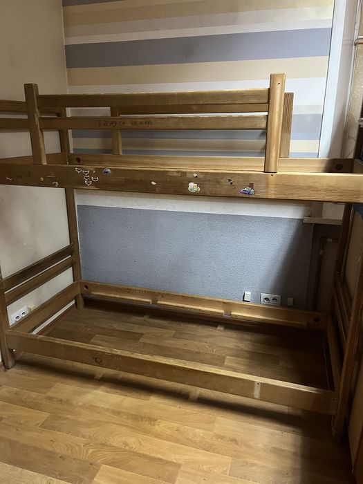 Продам двухярусную кровать за 5000