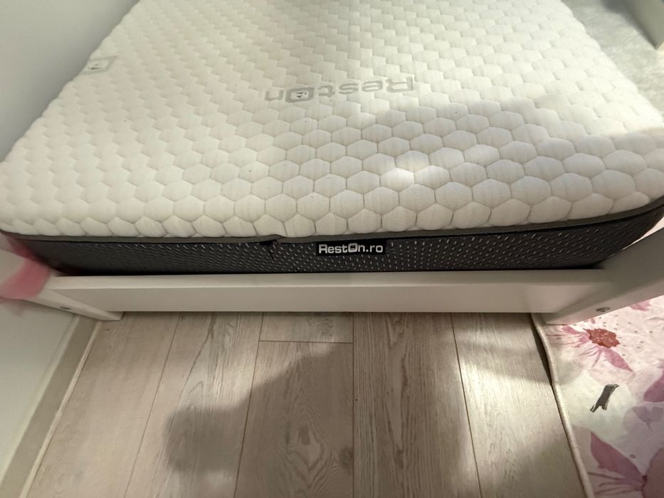 Vând pat tip căsuță Montessori