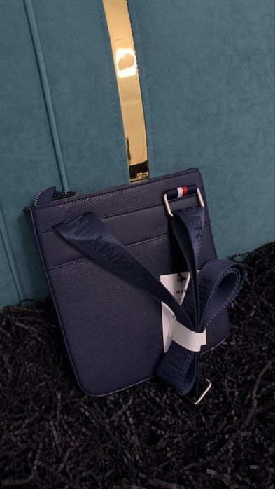 Барсетки от бренда Tommy Hilfiger
