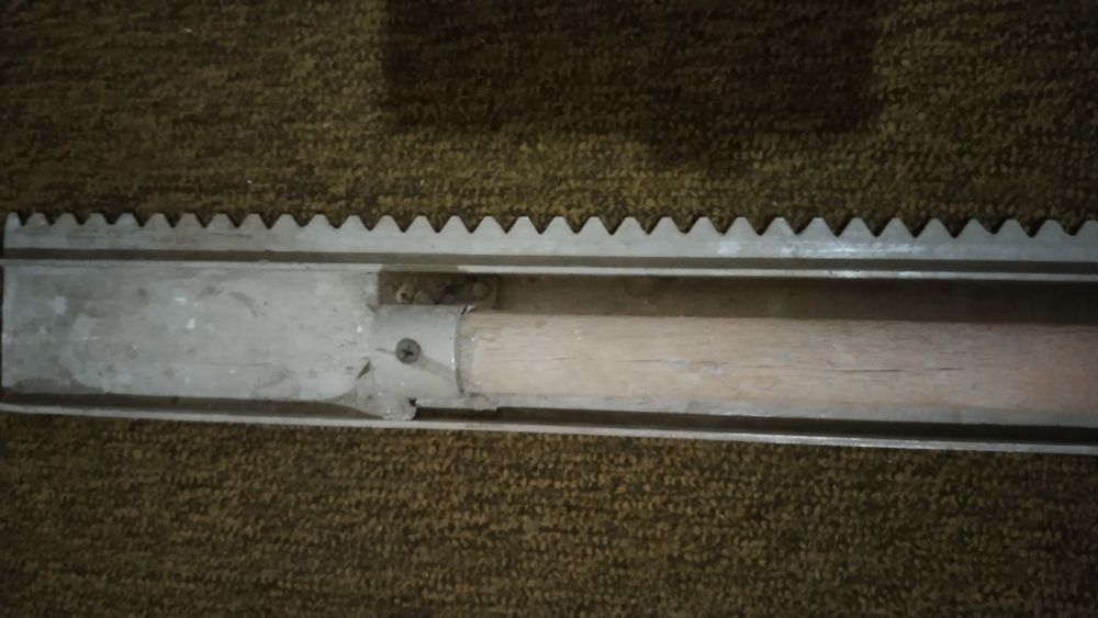 Правило с гребёнкой для кафеля,брусчатки.