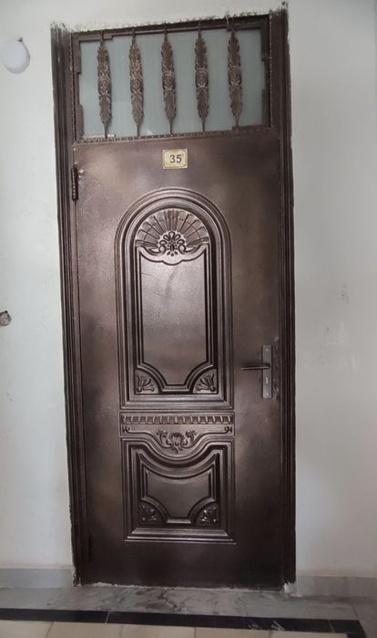 Temir eshik deyarli yangi