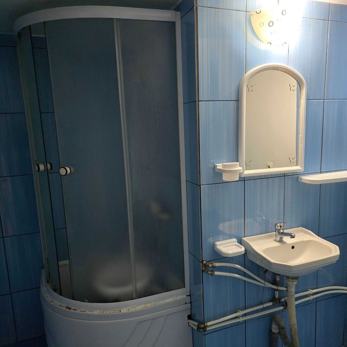 Proprietar inchiriez apartament o camera spatios