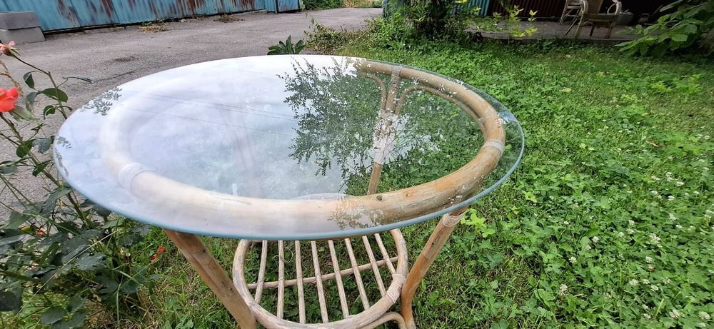 Столик ротанговый стеклянный