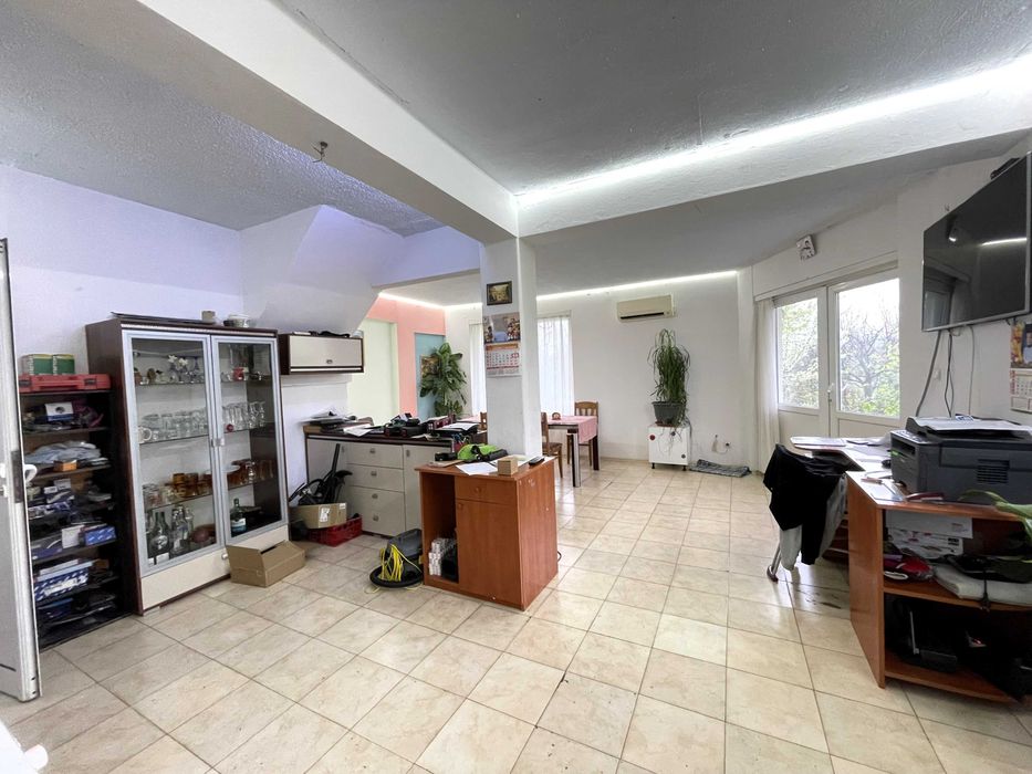 Монолитна къща с гараж