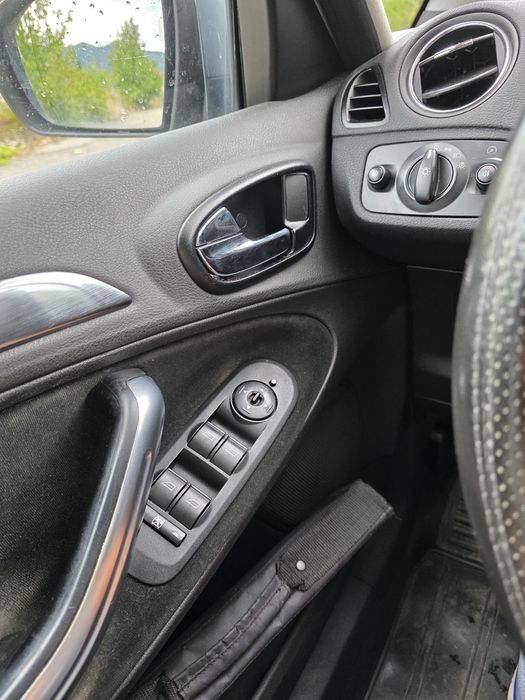 Прадавам Ford  S -Max 2,5 ST