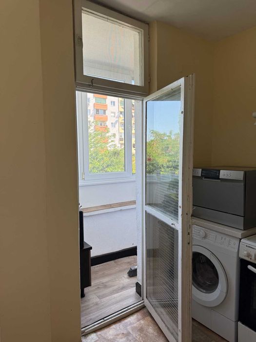 Продавам 4ри стаен апартамент