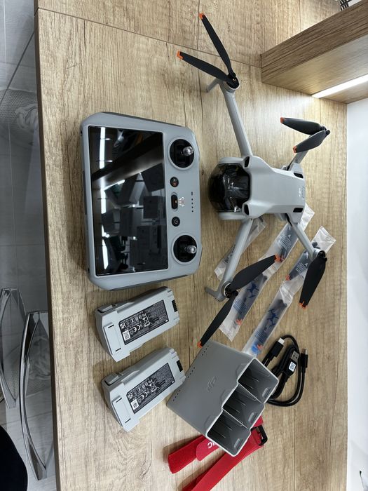 DJI Mini 3 Fly More Combo (DJI RC)