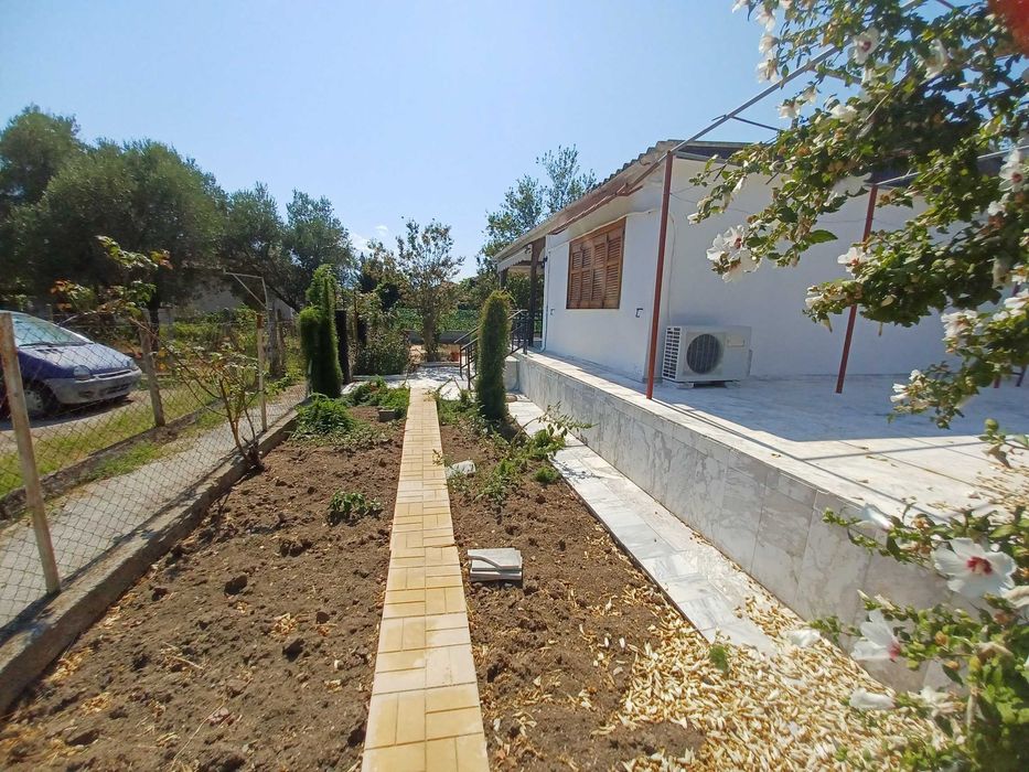 Продава къща 60 м2 с двор 420 м2 в Аспровалта, Гърция