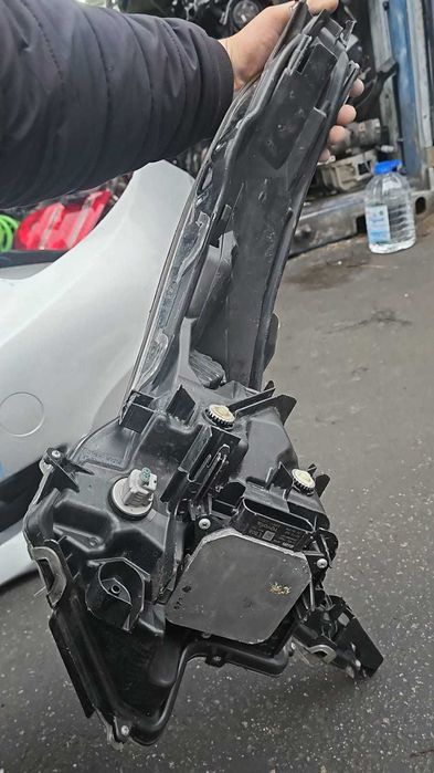 Фара на Toyota Pruis