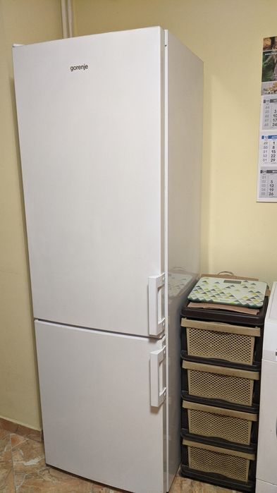 Продавам хладилник с фризер Gorenje