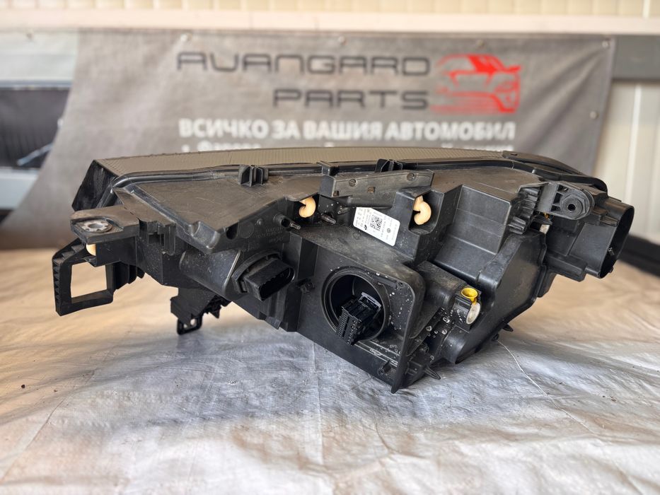 Десен LED фар Volkswagen ID4 20-