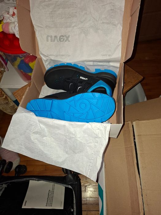 Vand 2 perechi de Uvex