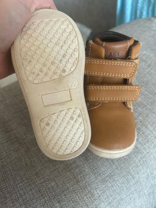 Продам детскую обувь