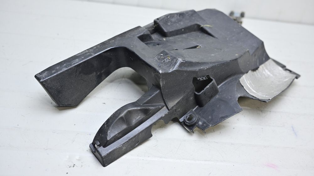 Undertail Plastic Roata Spate Incuietoare Sa Yamaha FZ6 2004 - 2009